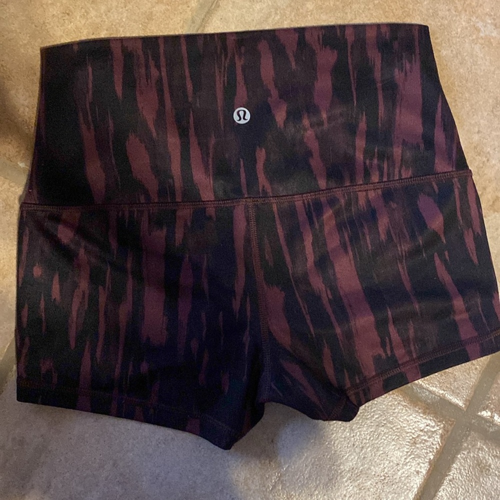 Lululemon Biker Shorts, 2.5 - Picture 2 of 7